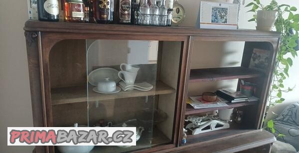 stary-kredenc-pribornik