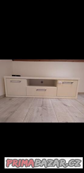 Komoda pod TV