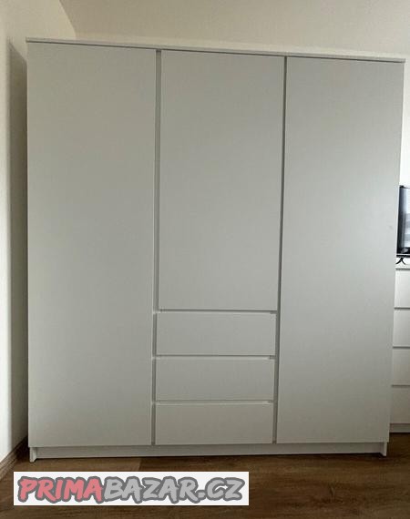satni-skrin-komoda-postel