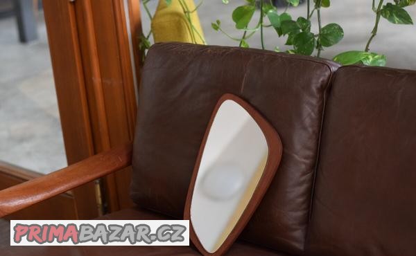 krásné menší zrcadlo z teakového dřeva