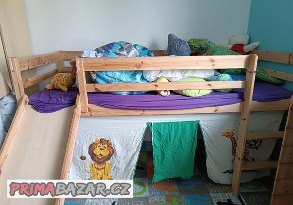 postel-se-skluzavkou