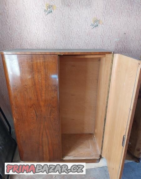 satni-skrin-a-knihovna