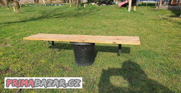 Dřevěná polička + kovové konzoly