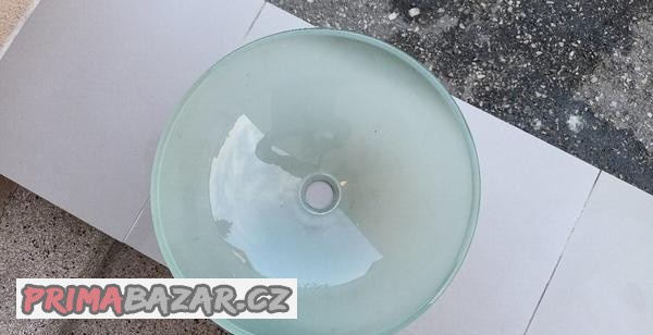 prodam-sklenene-umyvadlo