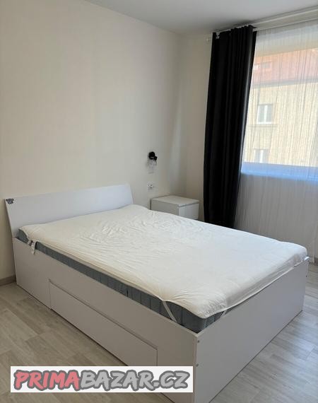 postel-140x200-s-uloznym-prostorem-a-novou-matraci