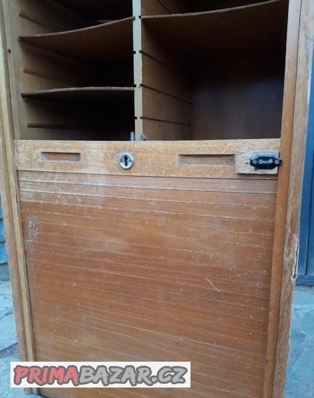 stara-roletova-retro-skrin