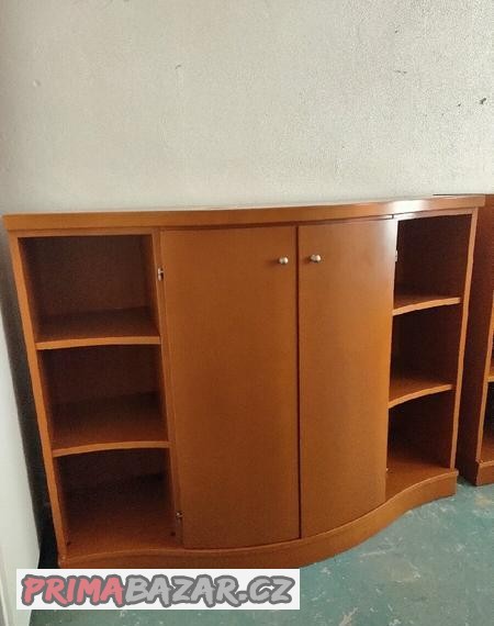 Prodám 2 hezké velké komody z masivu