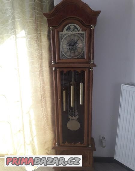 staré masiv hodiny