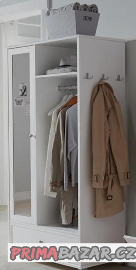 Pojízdná skříň s dvířky se zrcadlem a zásuvkou Tchibo