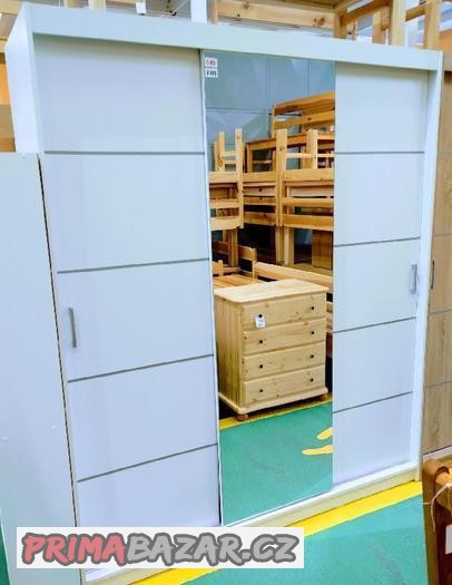 levna-bila-skrin-se-zrcadly-180cm