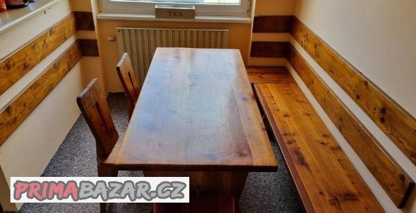 stary-masivni-jidelni-stul-s-lavici