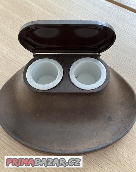 Starý kalamář kovový