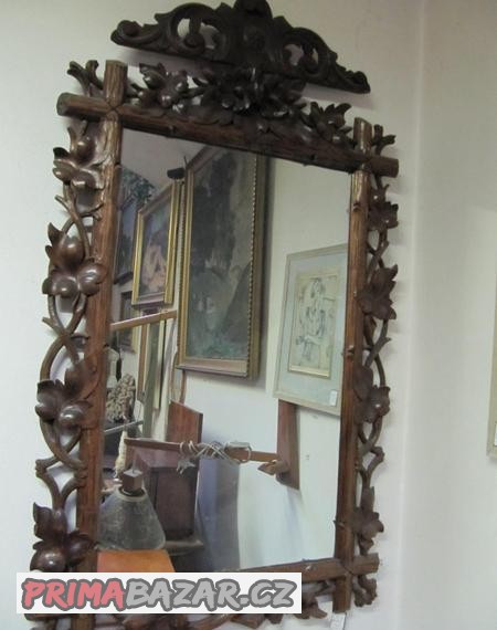zrcadlo-v-rezanem-ramu