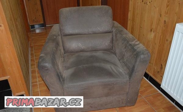 Křeslo čalouněné