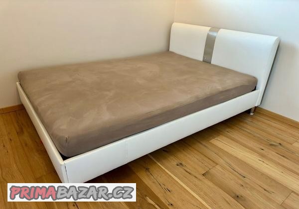 manzelska-postel-s-velmi-kvalitni-matraci