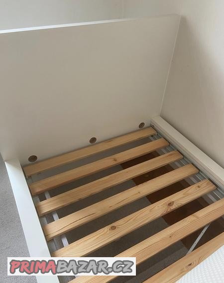 postel-malm-s-rostem-a-matraci