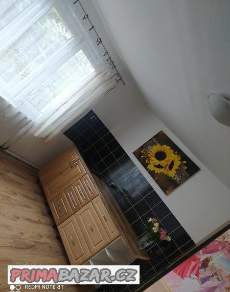 Kuchyňska linka včetně sklokeramicke desky