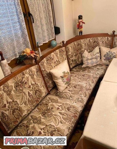 prodam-jidelnu-se-vsim-vsudy-vcetne-skleniku-a-priborniku