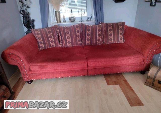 prodam-peknou-sedacku-se-spoustou-polstaru