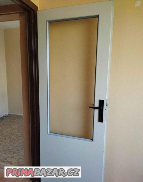 dvere-prave-70-cm-prosklenne