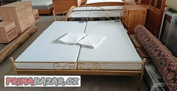 manzelska-postel-kov