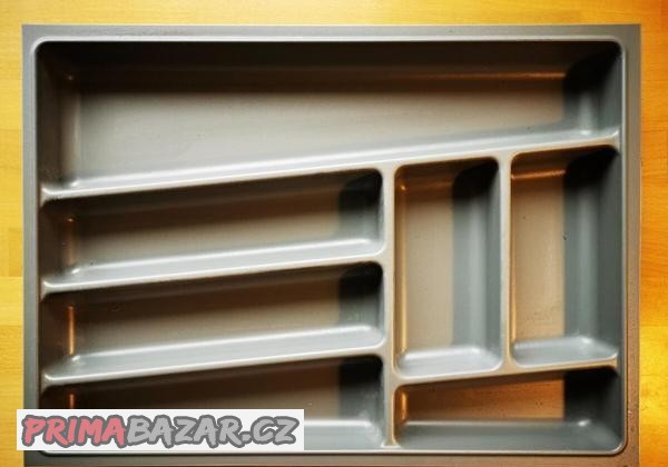 plastovy-pribornik-do-kuchynske-zasuvky