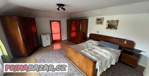 postel-a-nocni-stolky-z-obdobi-prvni-republiky