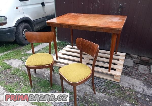 stary-rozkladaci-stul-a-2-zidle-k-renovaci