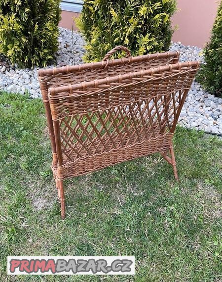 stojan-na-casopisy-retro