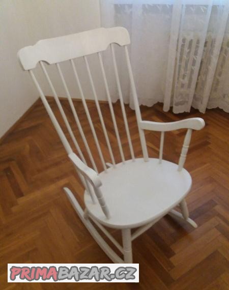 drevene-houpaci-kreslo-bile-hezky-stav