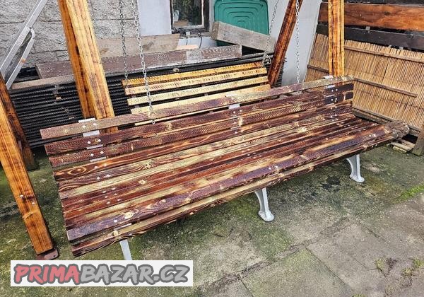 Nová zahradní lavička - litinové stojany