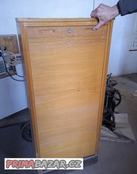 prodam-skrinku-s-roletkou