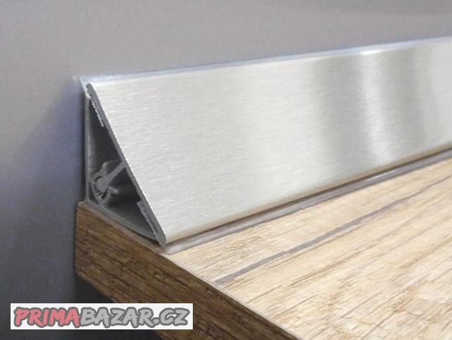 Nové zakončovací lišty k pracovní kuchyňské desce.