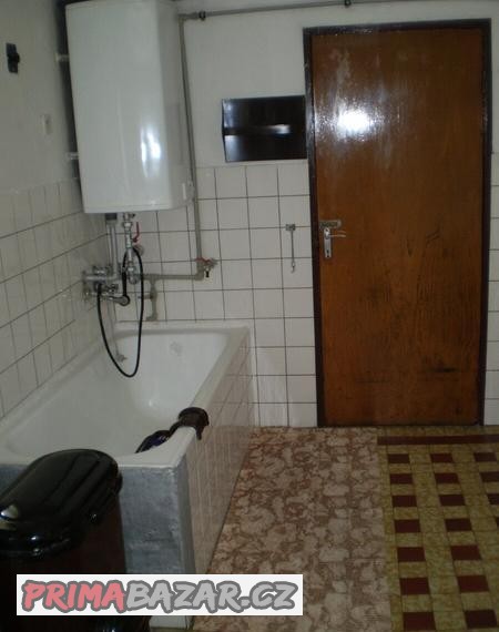 Prodáme - Skříně, židle, křesla, bojler, pohovka, gauč