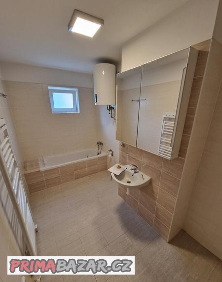 Zrcadlová skříň STORJORM