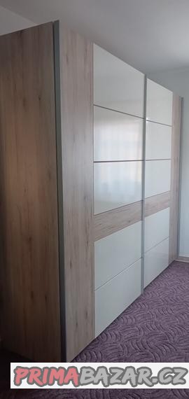Velká šatní skříň,  šiřka 270 x výška 225 x hloubka 60 cm