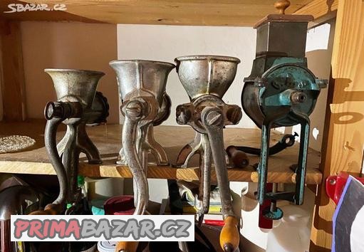 retro-rucni-strojky-na-maso-a-strouhanku