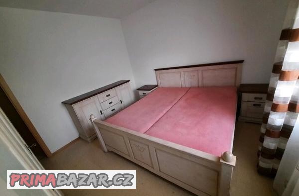 kompletni-loznice-z-masivniho-dreva-s-komodou