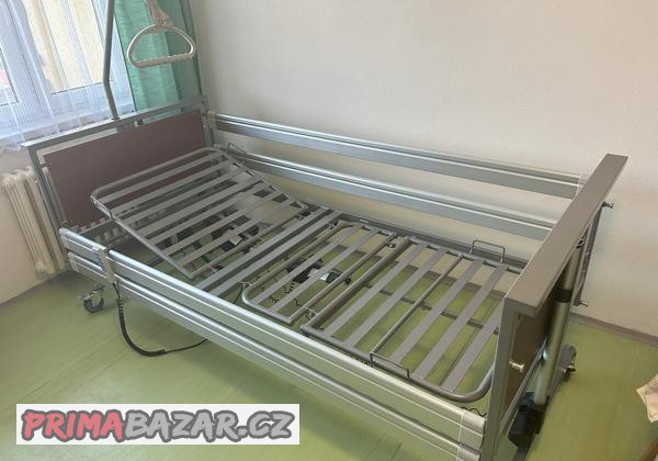 zdravotni-elektricky-polohovatelna-postel-thuasne