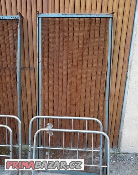 2x-stara-kovova-postel