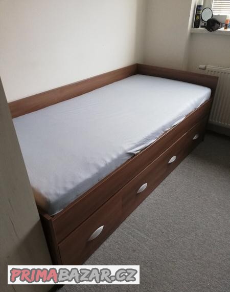 detska-postel-se-tremi-ulozenymi-prostory