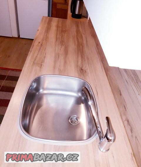 Deska dřez a baterie