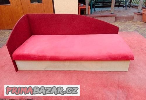 calounena-postel-s-uloznym-prostorem-a-cely