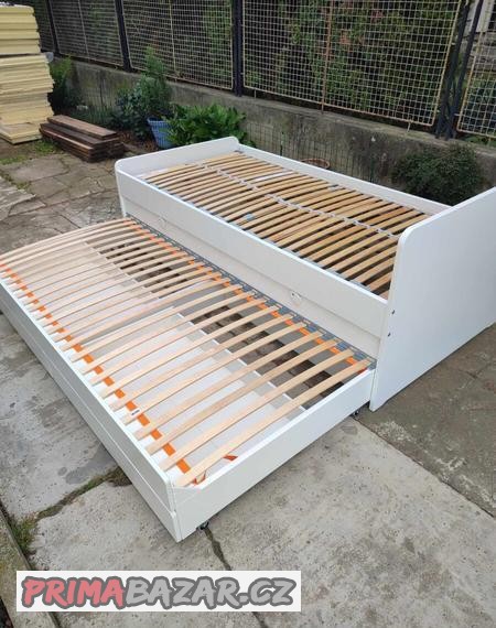 postel-s-pristylkou-a-uloznym-prostorem