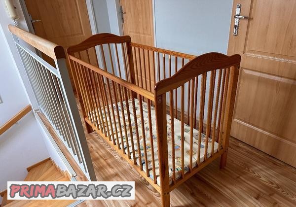 detska-drevena-postylka-s-matraci