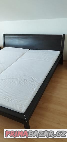 manzelska-postel-s-rosty-matrace