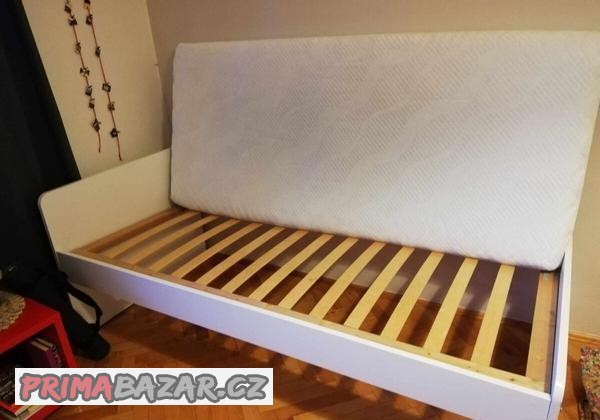 postel-s-matraci