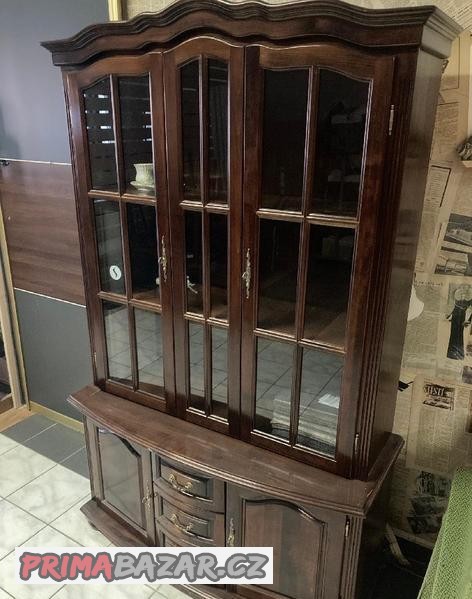 nabytek-skrin-sklenik-vytryna