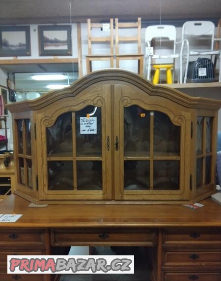 proskleny-rustikalni-pribornik-na-zaveseni-masiv-buk