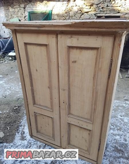 Dvoudveřová skřň